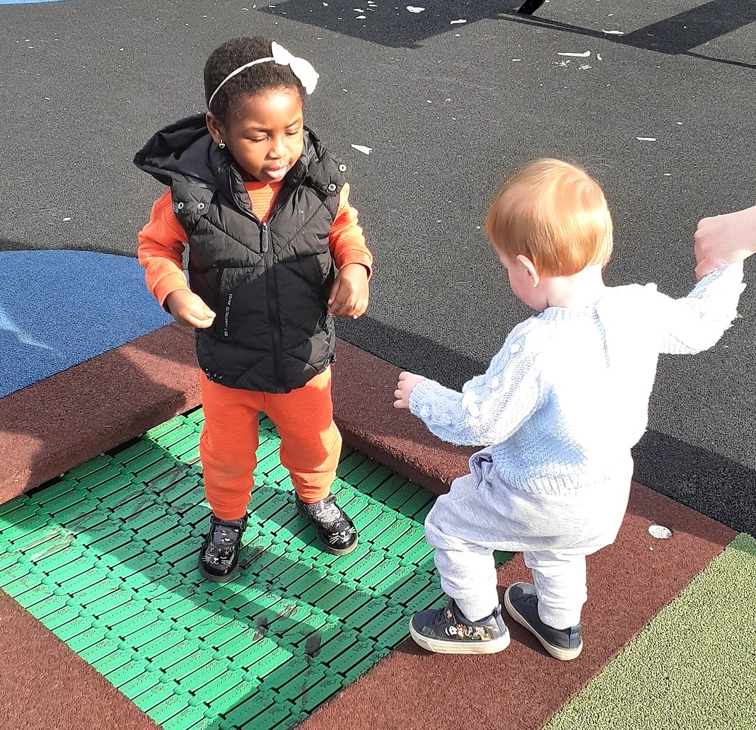 earlyyearsscot's tweet image. The children at our Stay Play and Learn in Renfrewshire marked St Patrick&apos;s Day last week with some glueing, sticking and finger tracing craft activities. Later we walked to the park while some of the babies enjoyed time inside with the sensory toys #playandlearning #outdoorplay