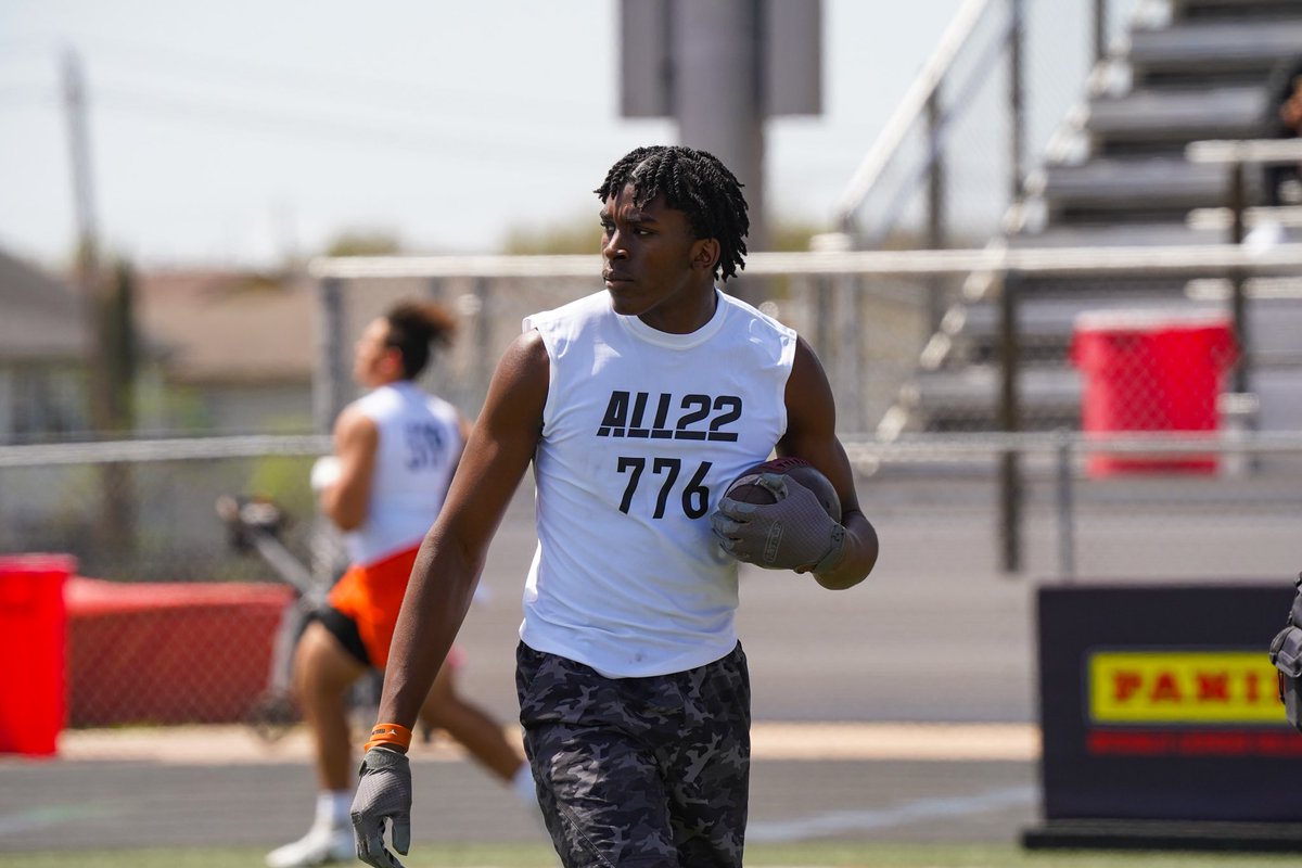 Ever since he added an offer from the Miners last June, gifted pass-catcher Benny Okwura has had a strong relationship with the #PicksUp staff. As of right now, UTEP is his No. 1 school.

“They are definitely up there at the top.”

➡️ utep.rivals.com/news/utep-cont…