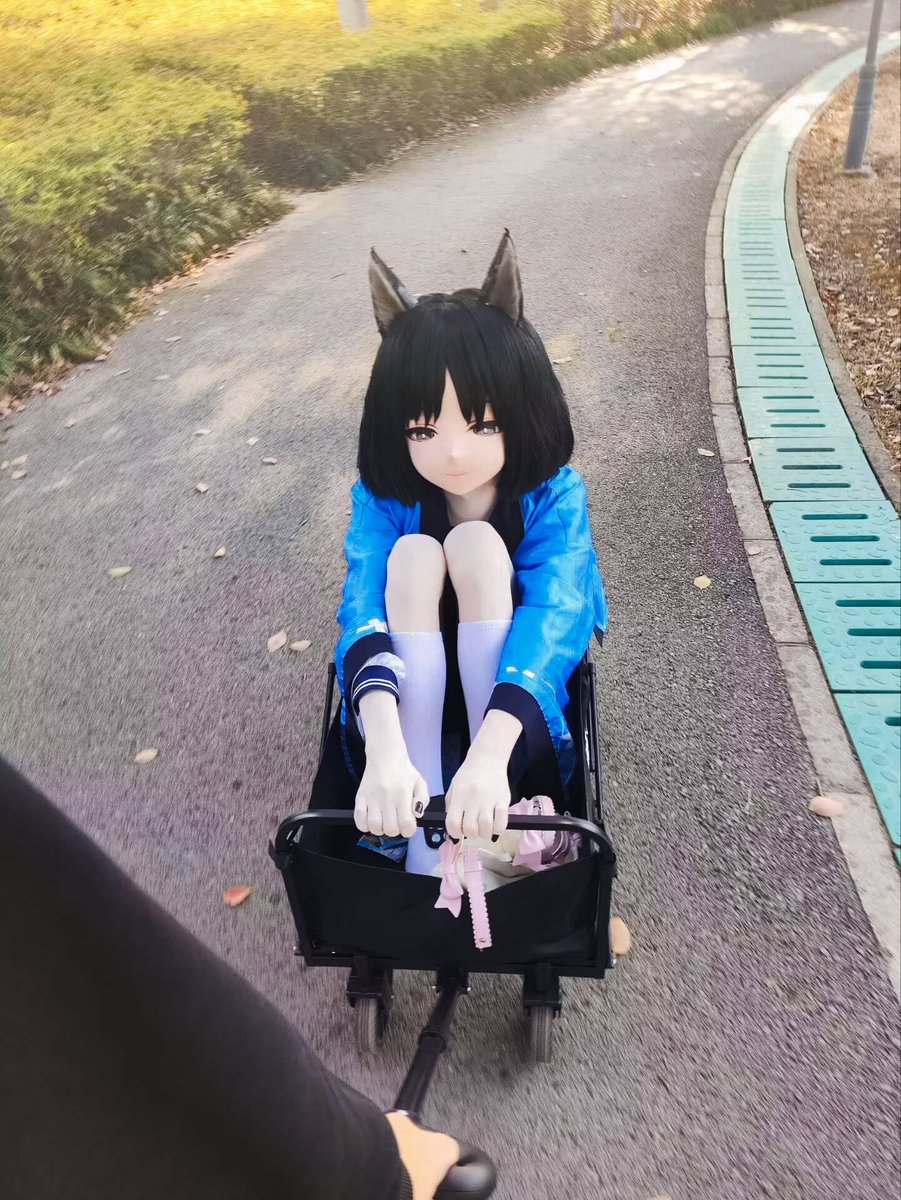 娃车！
桐生桔梗
📸：<a href="/qweasdkj/">qwe</a> 
#BlueArchive #kigurumi