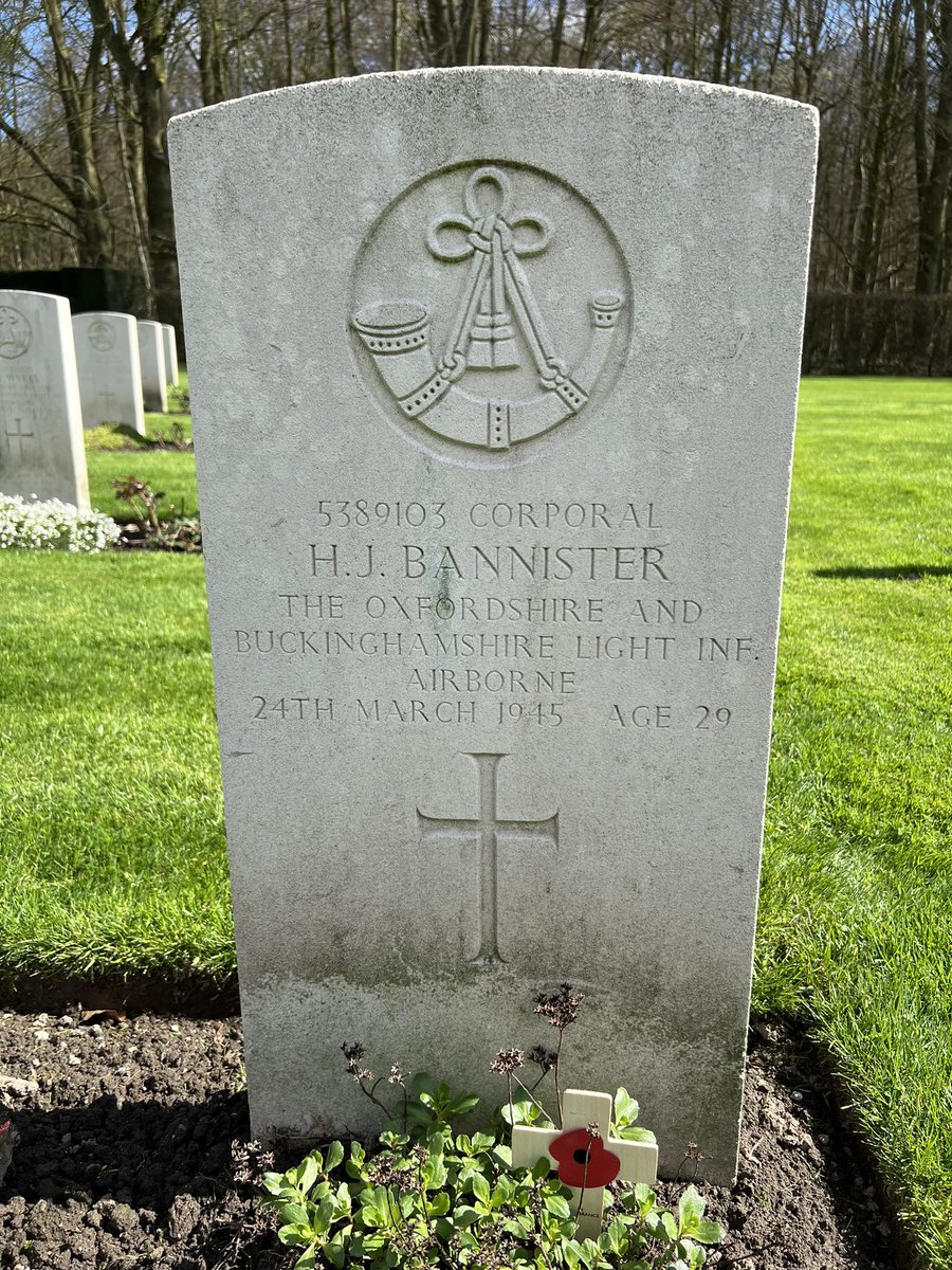 wiggy1965's tweet photo. Remembering today my Grt uncle Cpl H J Bannister 2nd Ox and Bucks airborne light infantry 6th airborne division KIA 24/3/45 on Operation Varsity - the Rhine crossing. Lest we forget. https://t.co/QriW51M0Et