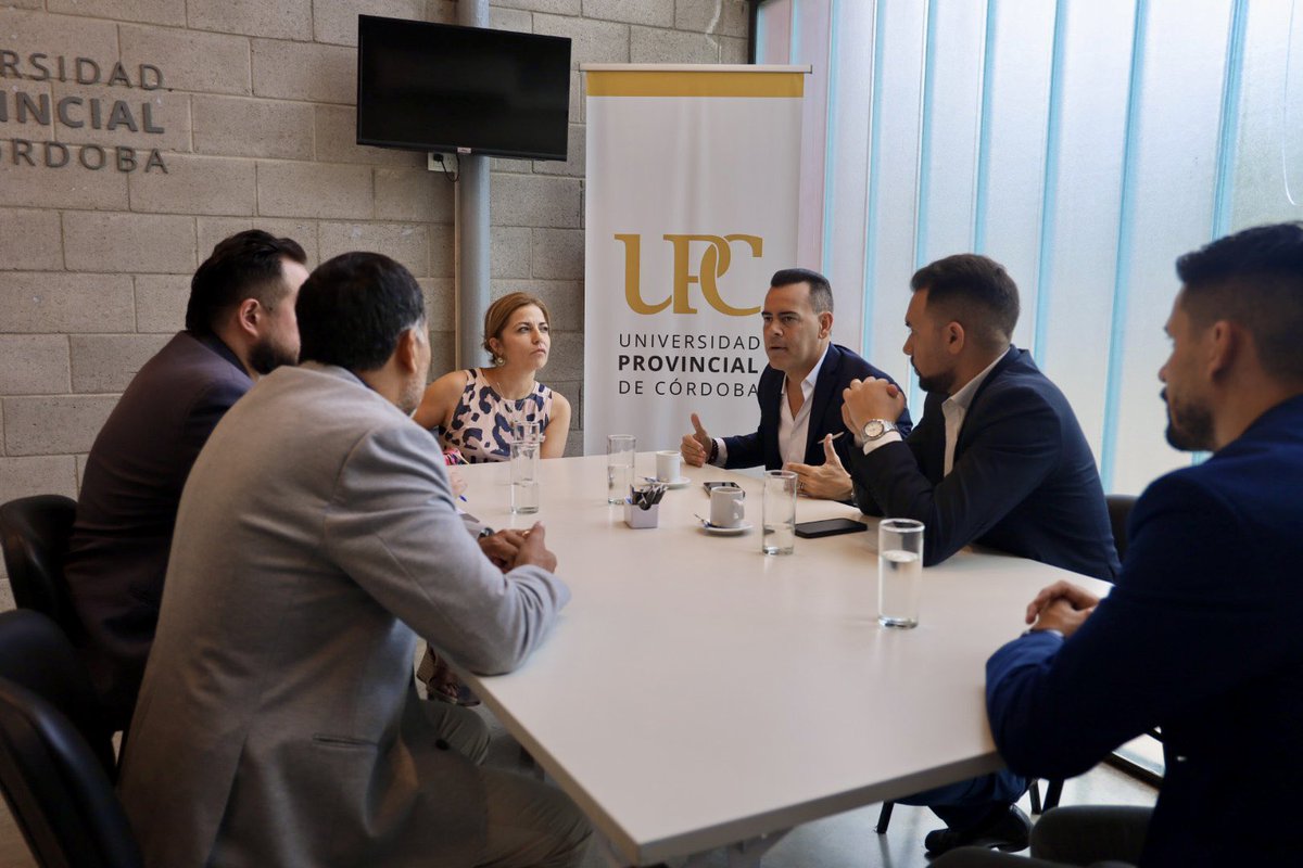 marcerodio's tweet photo. Reunión de trabajo conjunta con la @upc_cordoba para promover el acceso a la educación universitaria. 👩🏻‍🎓

La #educación es una prioridad en la gestión del gobernador @MartinLlaryora y desde 2024, los docentes universitarios se sumaron como beneficiarios del #BEC. 🚌 https://t.co/0mbu1nwD0G