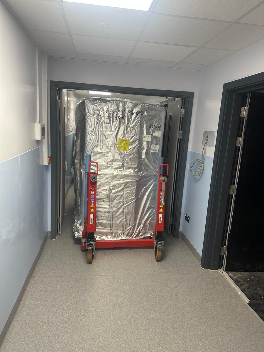 traceyann1965's tweet photo. It’s in the building 🎉our new Siemens NAEOTOM Alpha photon counting CT scanner. One of only 6 in the country. ⁦⁦@NUHRadiology⁩ ⁦@SiemensHealth⁩ https://t.co/edvgEPNjTD