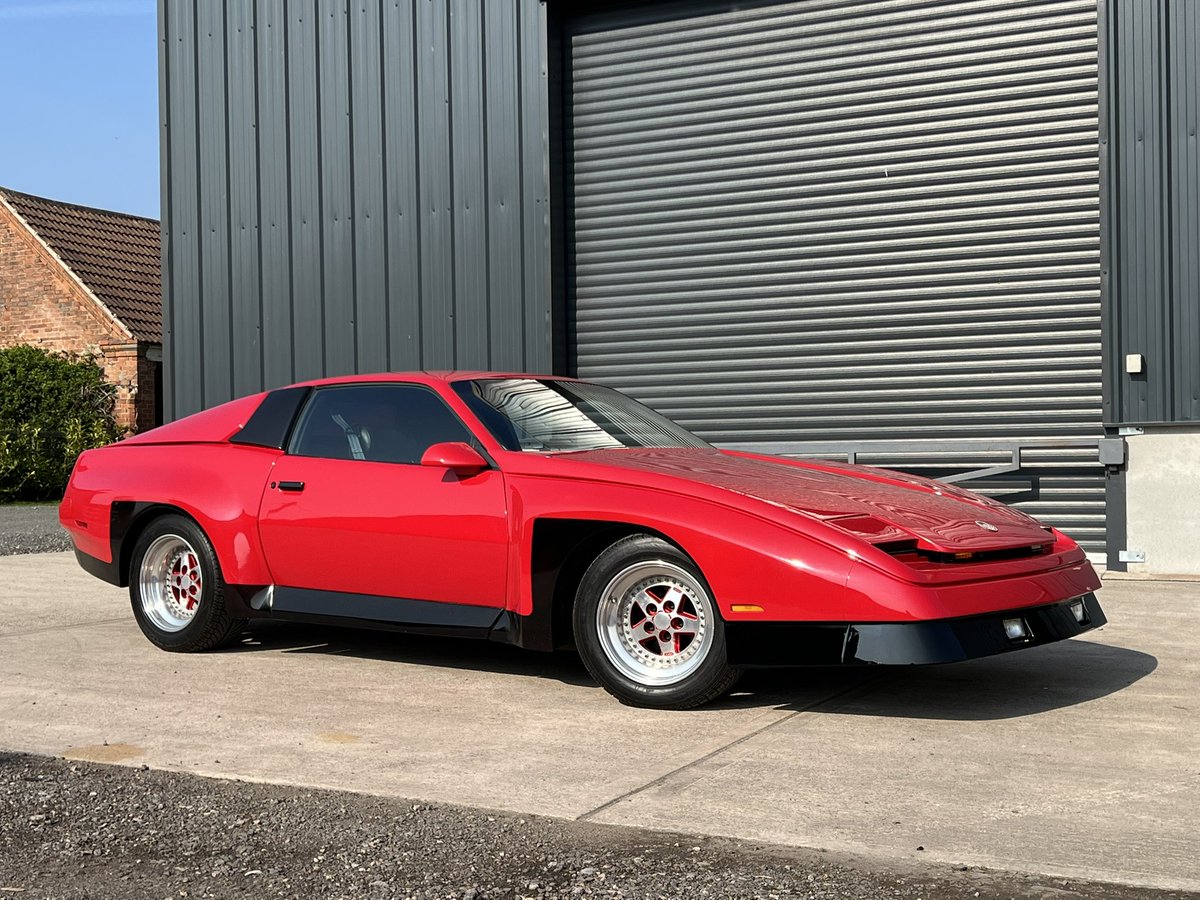 PaulCowland_'s tweet image. 900 bhp and 206mph in 1984, when such figures were really the stuff of fantasy. Achieved, basically, simply by sticking a @BanksPower Offshore Power Boat engine under the hood.
Who’d like to see some YouTube content on this 🦄??
🇺🇸🛞🔥 
#pontiac #transam #pontiactojan…