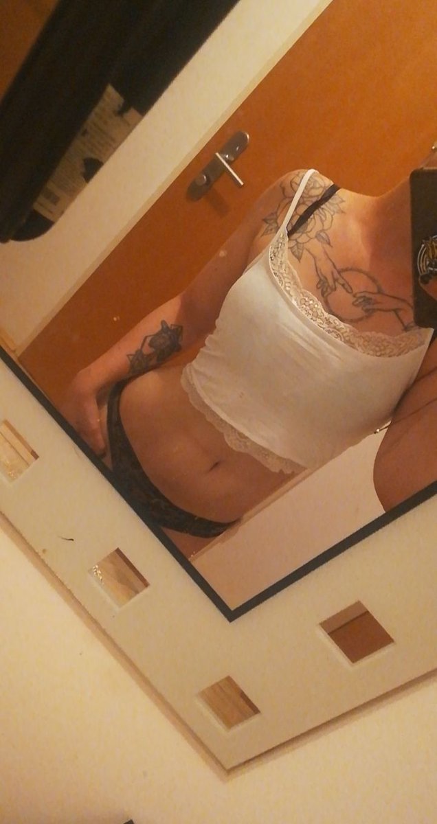 hopefully i am able to find someone who will treat me like a queen and let me drain their wallet to spoil myself 

hoffentlich finde ich jemanden der mich wie eine königin behandelt und mir sein geld sendet um mich verwöhnen zu lassen!
#findom #femdom #payme #cashbaby #sugardaddy