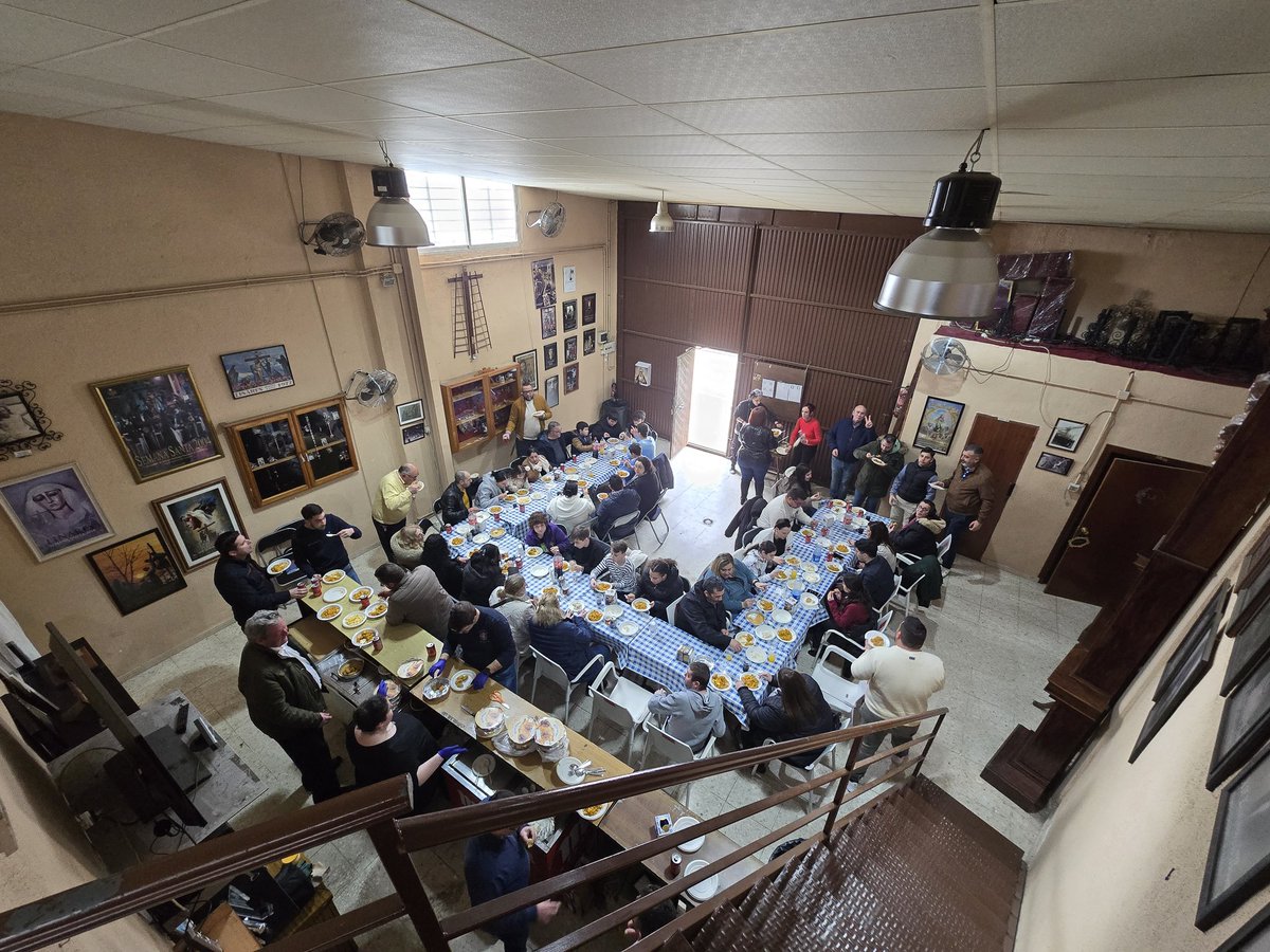 Ayer tras nuestra actuación,  recuperamos la comida de la Banda, que llevabamos años sin realizar para celebrar lo que vivimos y lo que queda por vivir... no todo va a ser ensayar 🤔

#45añossonandoalinares #DescendimientoyPenas #AMSagradoDescendimiento