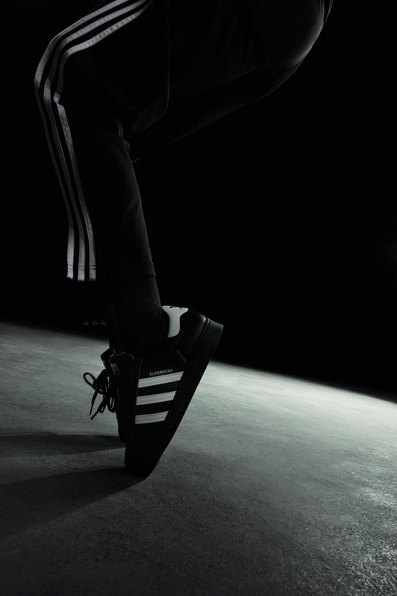 Ser original no meio da multidão.

O novo #adidasSuperstar já está disponível em adidas.com.br/originals ou adidas app.

#TheOriginal #adidasOriginals