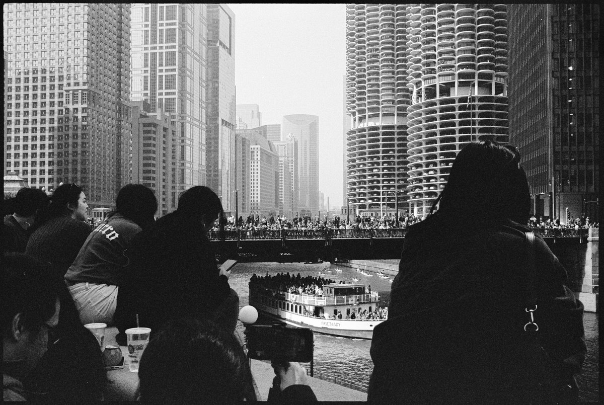 NOLIS's tweet image. Roaming St. Patty’s with the 35mm. #tmax400 #leicam