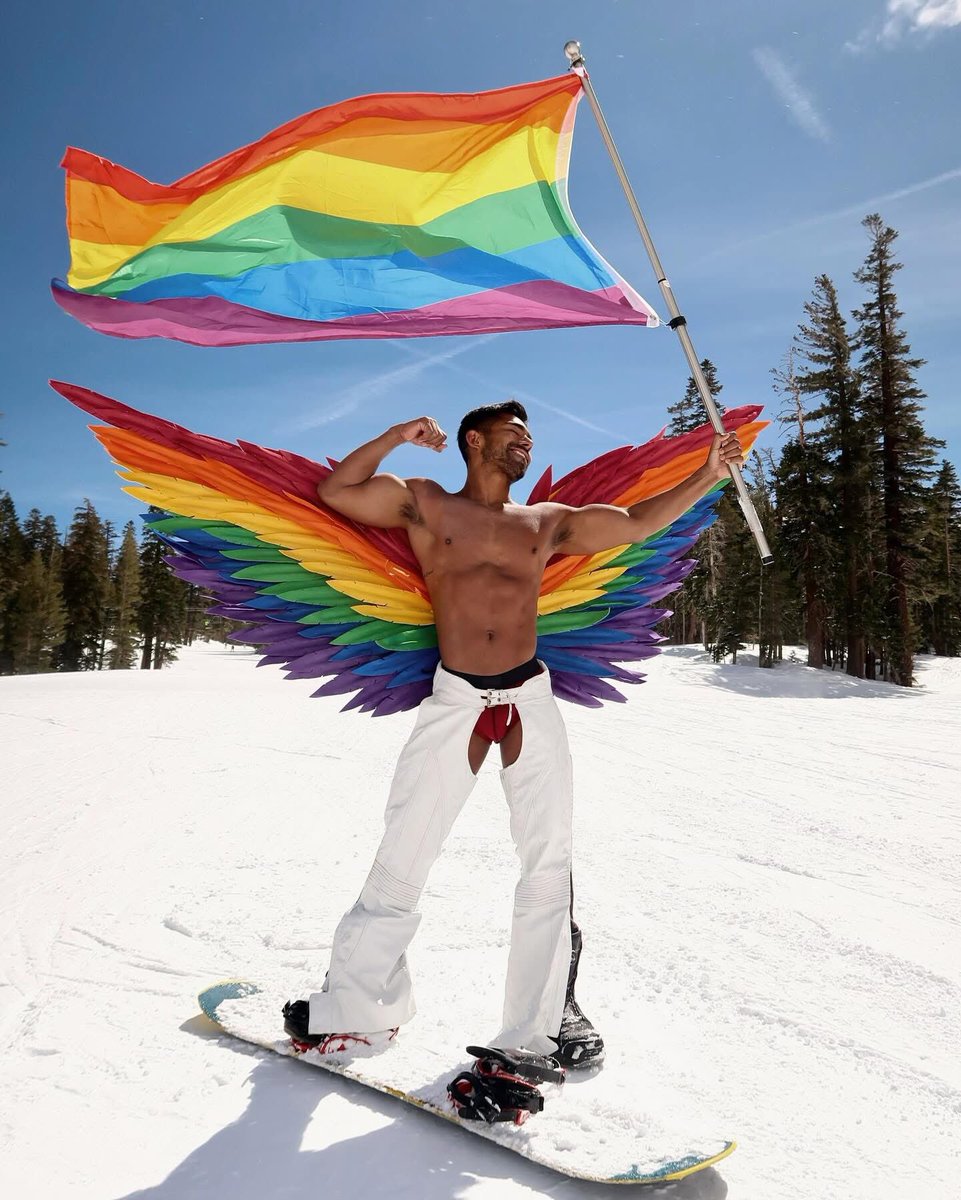 williwesson's tweet image. The colors of life in general!!
Still single 😂