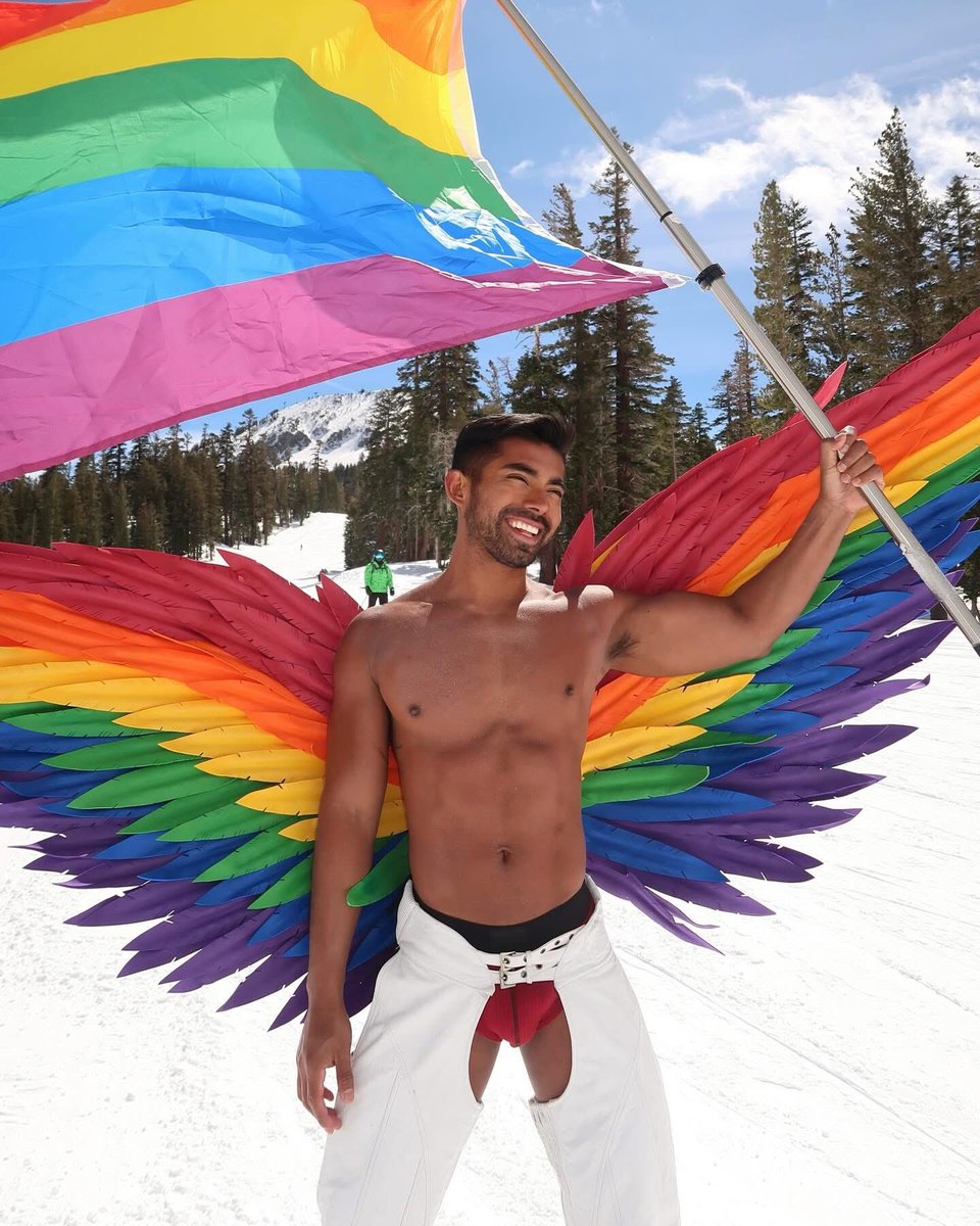 williwesson's tweet image. The colors of life in general!!
Still single 😂