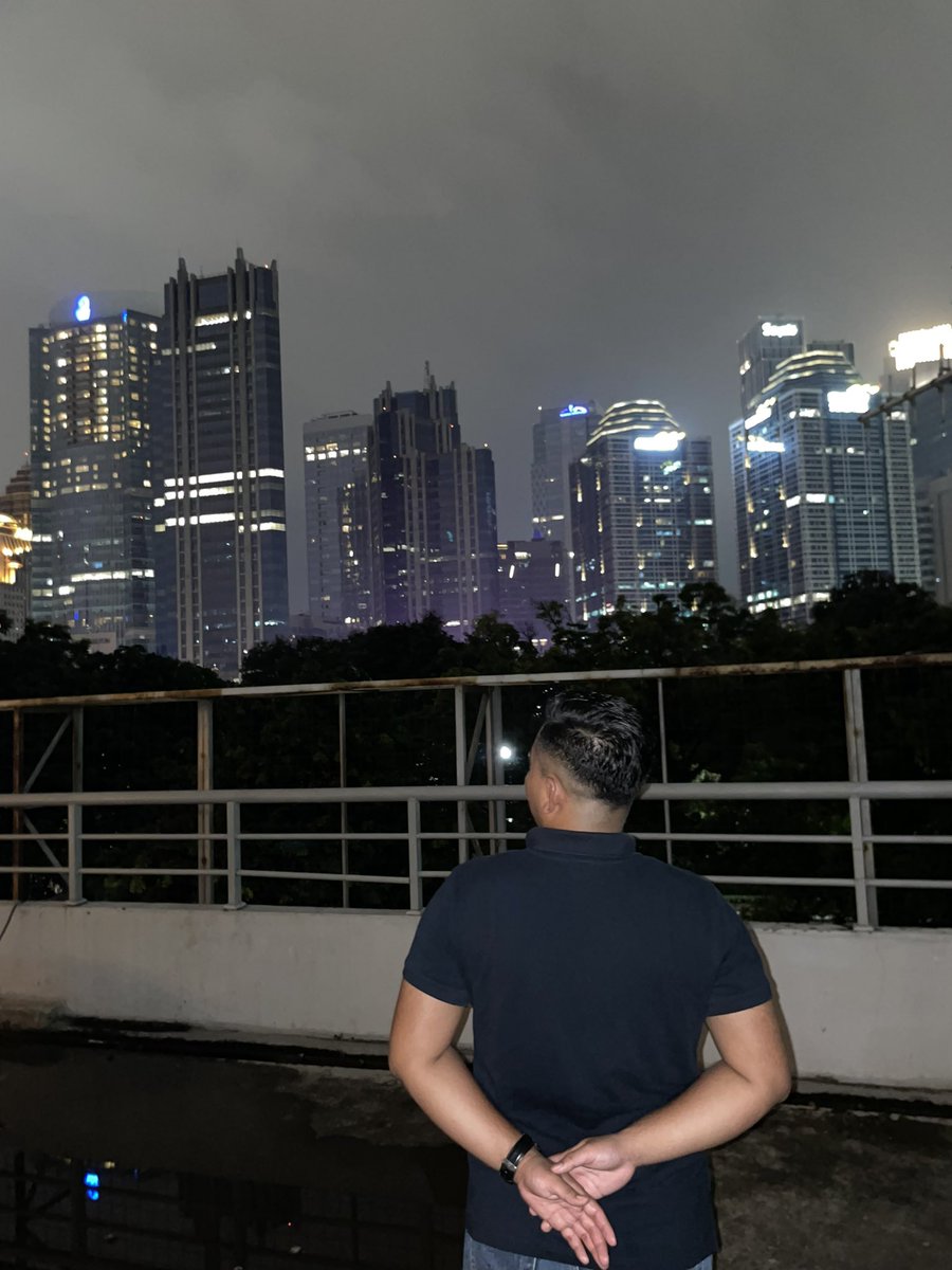 qyu1691's tweet photo. View hmm 75% tempat bengong kalau setiap kangen yaa senayan sentosa https://t.co/SAXC2An4cW