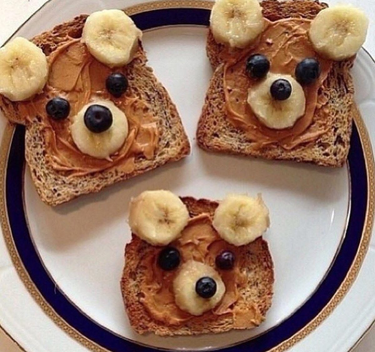 Cutie bear toast 🐻🍌 ==> facebook.com/share/p/15yDj6…?