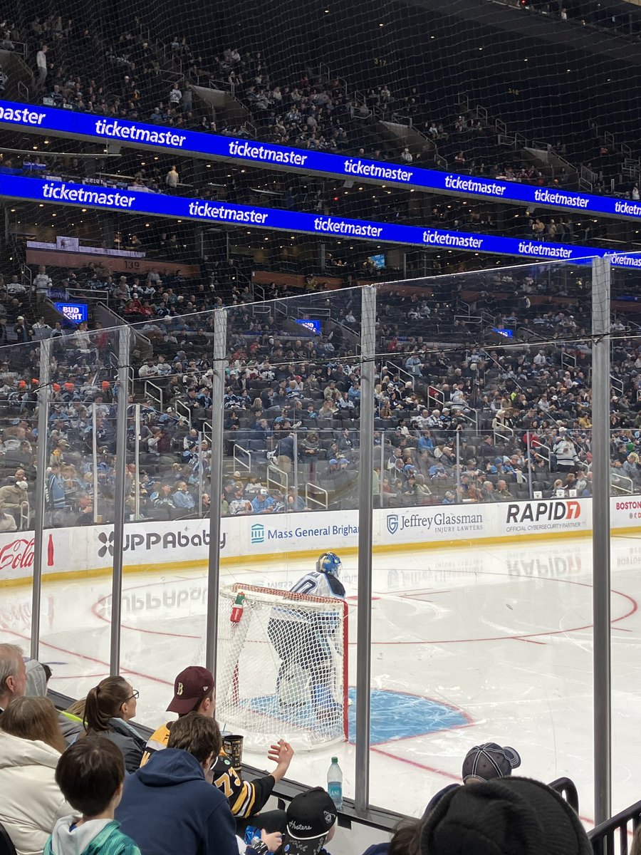 dubalien00's tweet photo. Hockey East Champions! Onto regionals in Allentown! #CawlidgeHawkey https://t.co/U5WAb7CRjk