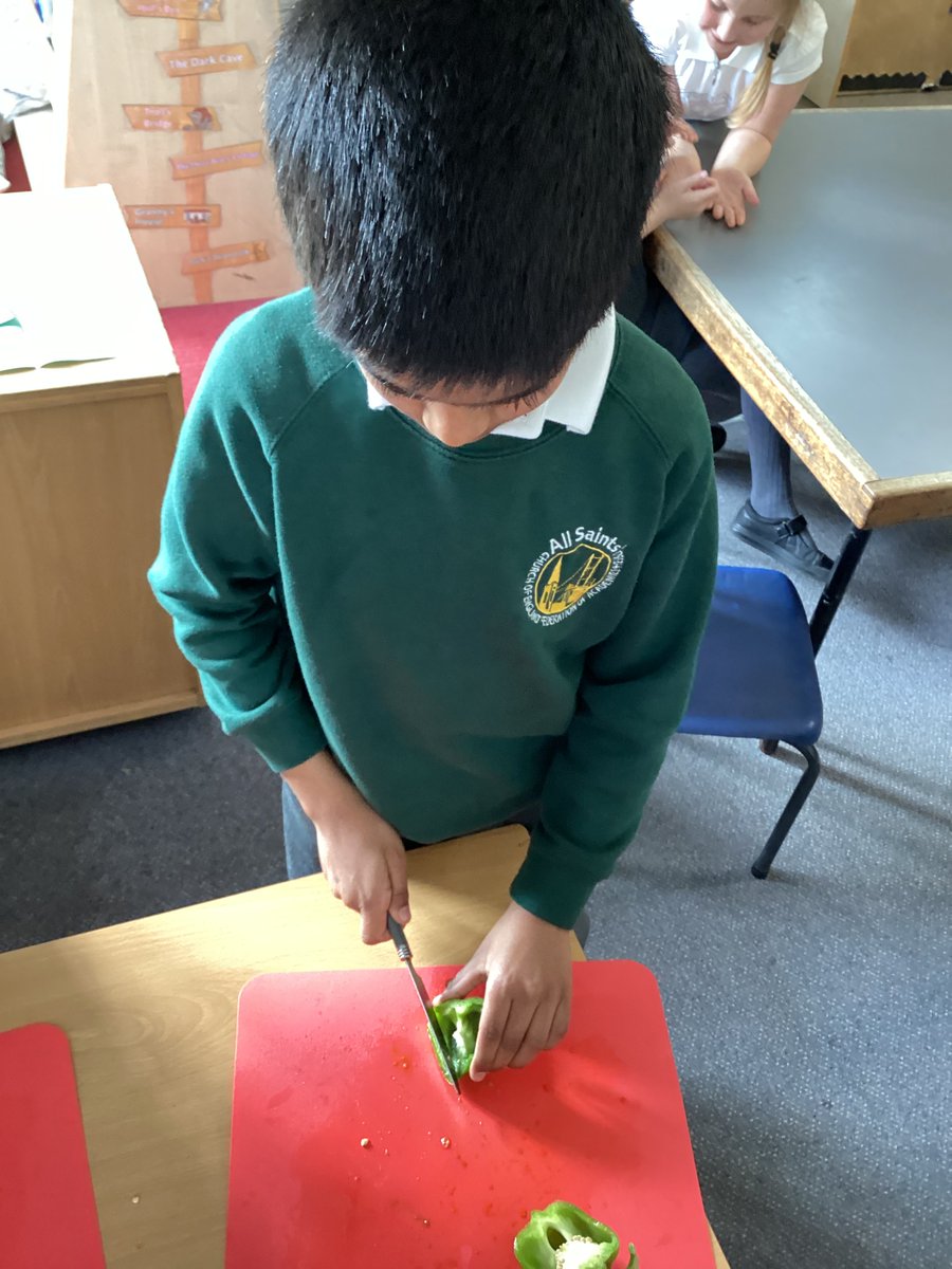 allsaintsfed's tweet photo. 2H have loved Jigsaw this afternoon, learning how to prepare healthy snacks. Then we even got to enjoy tasting them! #asfpshe π₯π₯π
https://t.co/Xlhu4B2i8l