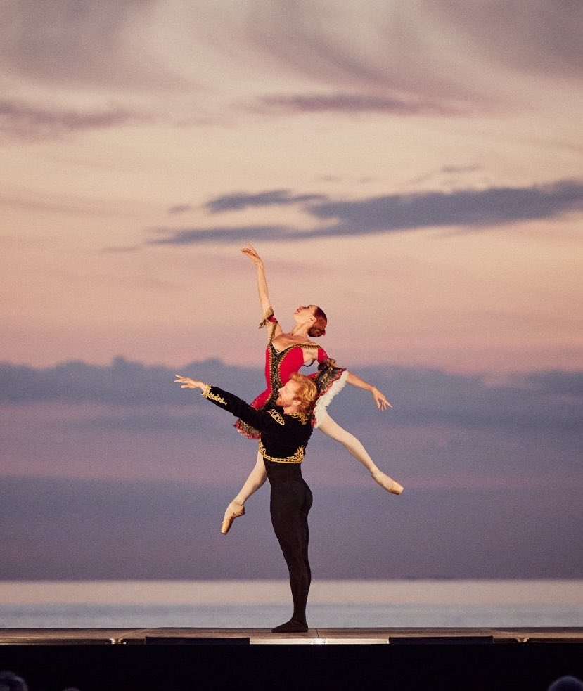NATURE x ART

Summer &amp; Verdensballetten is on its way &amp; with that brings the burst of inspiration that comes with performing, training and recharging in the most beautiful outdoor settings!

FIND OUT MORE &amp; JOIN US ⬇️

instagram.com/p/DHlawvPt1di/…