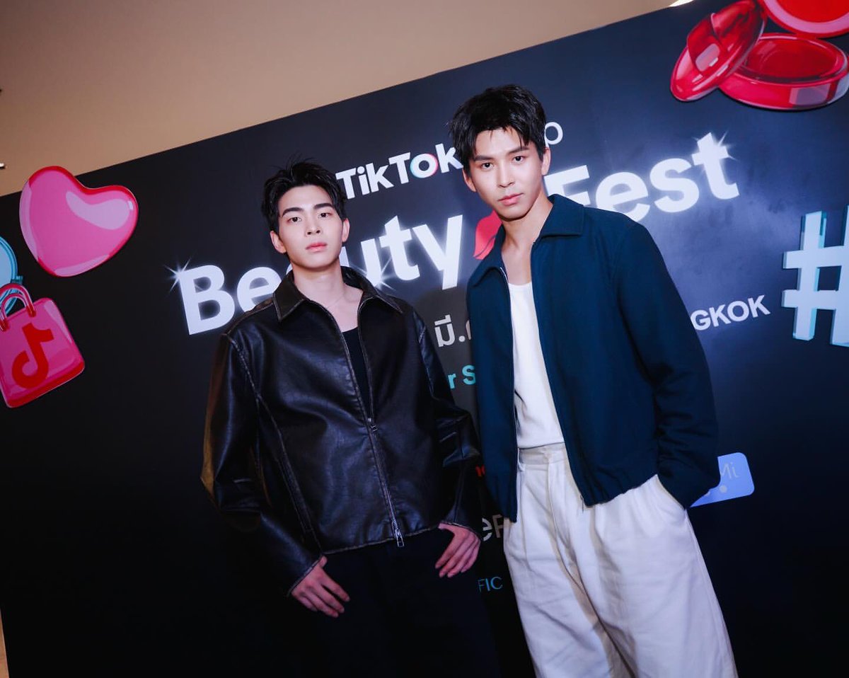 AunjaiSuwa74878's tweet photo. ประสบการณ์ทำลิปสติกครั้งแรกเก่งมากครับ💄💄 @akinn_l 
#akinn_l  #ทาด๊าน #TikTokShopBeautyFestxAkin
#TikTokShopBeautyFest https://t.co/2Xm1ytu1Bs