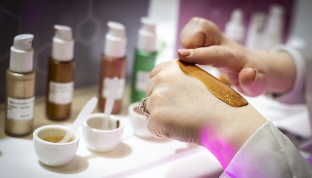 PremBeautyNews's tweet image. Cosmoprof clôture sa 56e édition avec une hausse de 4,5% du nombre de visiteurs
#cosmétiques #cosmoprof #cosmopack #tradeshow @cosmoprofworld @BolognaFiere 
premiumbeautynews.com/fr/cosmoprof-c…