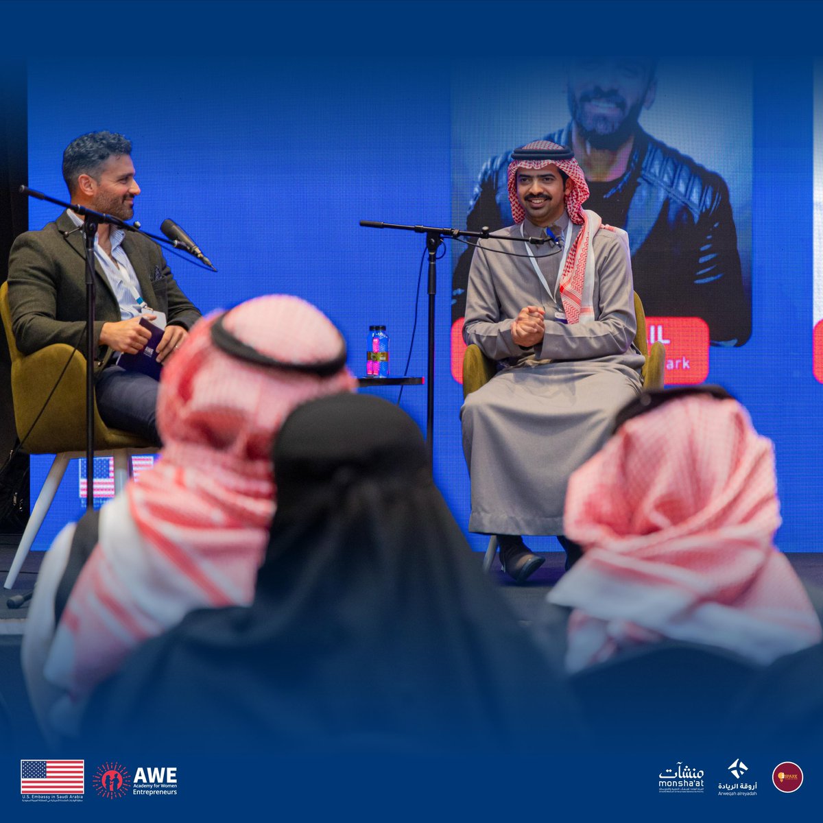 نتقدم بخالص الشكر والتقدير للمهندس سعد الأكلبي على مساهمته القيمة خلال الحفل الختامي لبرنامج أكاديمية رائدات الأعمال في المملكة العربية السعودية. حيث قدم جلسة حوارية مميزة عن الذكاء الاصطناعي لتعزيز الكفاءة ودفع الابتكار، كما استعرض خلال الجلسة كيف تساعد CODE الشركات الصغيرة