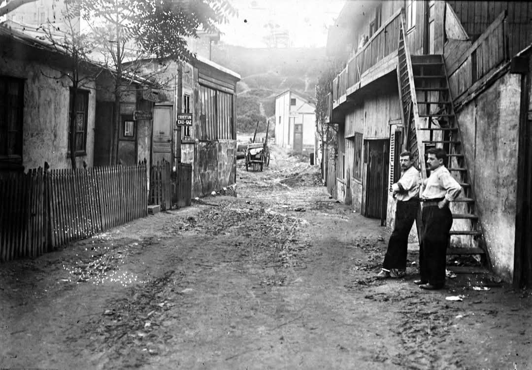 Le Maquis, Montmartre 📷.
1907. Paris