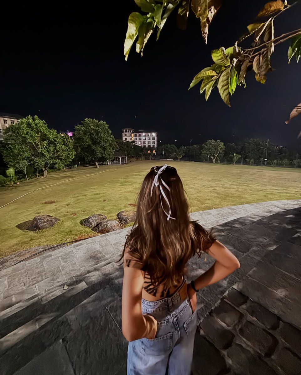 जहाँ अंधेरा खूबसूरत लगे, वहाँ रोशनी की ज़रूरत नहीं! 🌙💖
