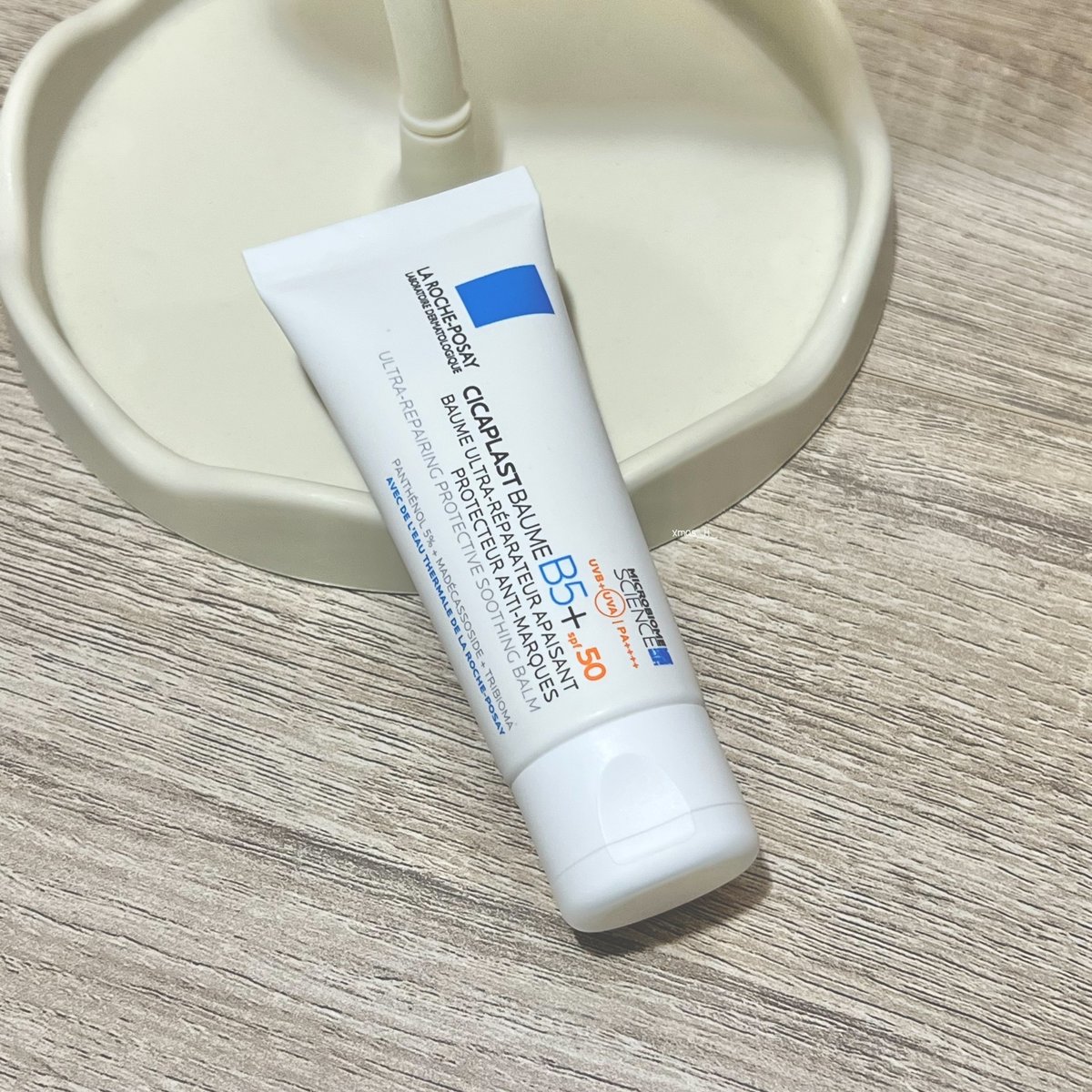 เป็นครีมที่ควรมีทุกบ้านมากๆ นี่โบก La Roche-Posay Cicaplast Baume B5+ เช้า-เย็น ​ประมาณ 3-4 วัน รอยแดงหายไปแล้ว คือหายไวแทบไม่ต้องพักหน้านาน ใครผิวแห้ง ผิวโทรม หรือแพ้อะไรมาหยิบตัวนี้มาทาได้เลยนะคับ ช่วยลดรอยแดง การอักเสบ ผิวอิ่มฟู กู้ผิวได้ดีมากจริงๆ ขออวย! 💖

#HowtoPerfect #ใช้ดีบอกต่อ #LaRochePosayTH #Cicaplast #ลาโรชโพเซย์ #ซิคาพลาส #CicaplastSPF50