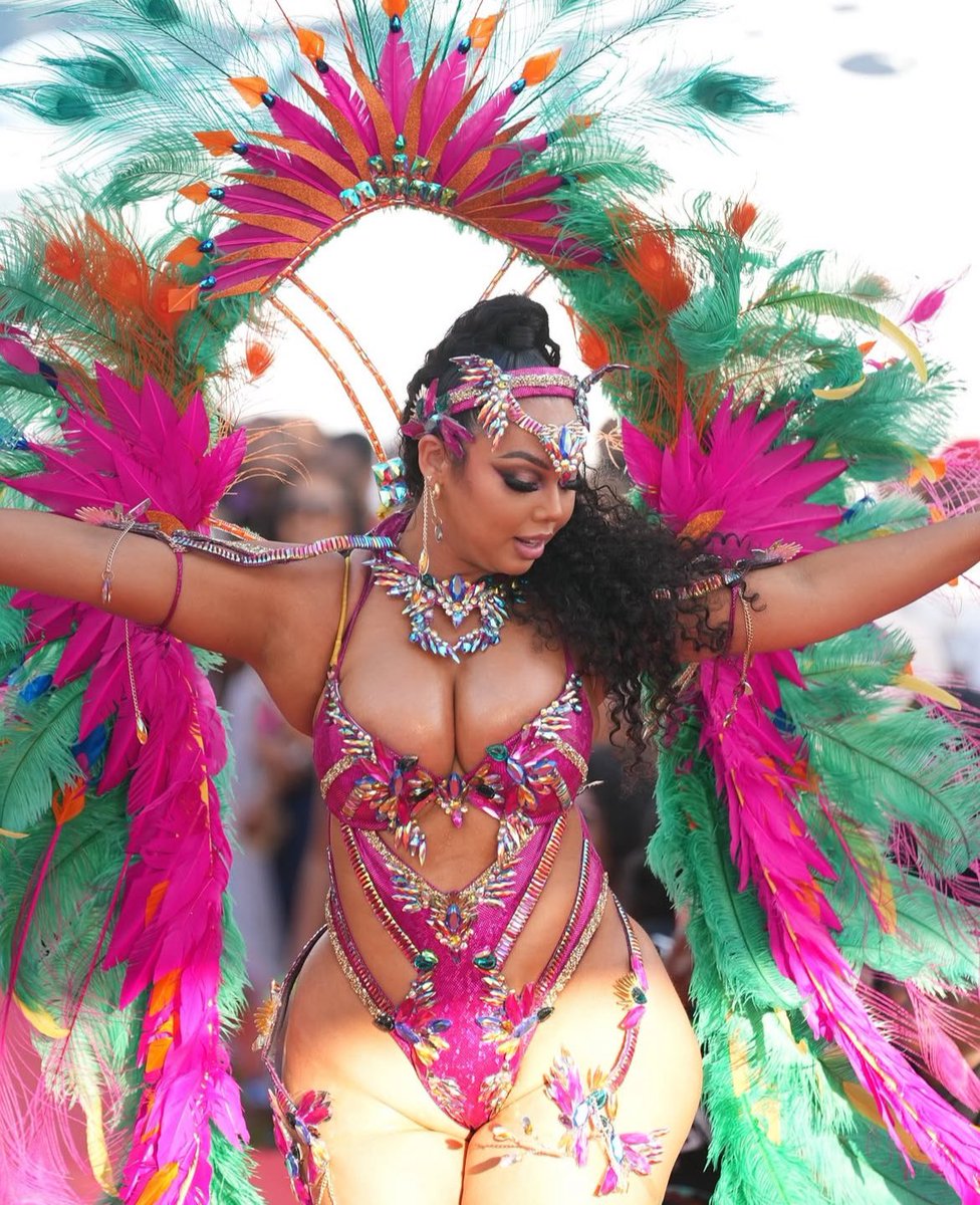 vidabyesquire tweet media