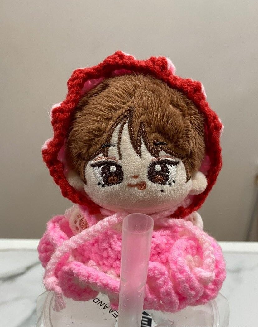 hellow poo! my name is yuki, but you can call me yukibells! pls be my friend 🥹🫶🏻