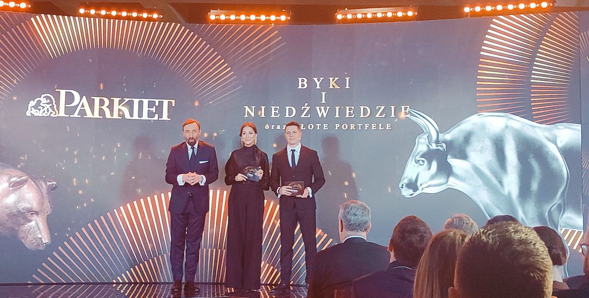 genesispr_'s tweet photo. Cóż za niezwykła uroczystość!!! #Byki i Niedźwiedzie oraz Złote #Portfele by @Parkietcom rozdane!
Najważniejsze wyróżnienia:
👑 Osobowość Rynku Kapitałowego – Adam Góral, Prezes @asseco_pl
👑 Prezes Roku – Cezary Kozanecki, Prezes @Synektik1
#StockExchange #Awards #GENESISPR https://t.co/RV9mltHTyS