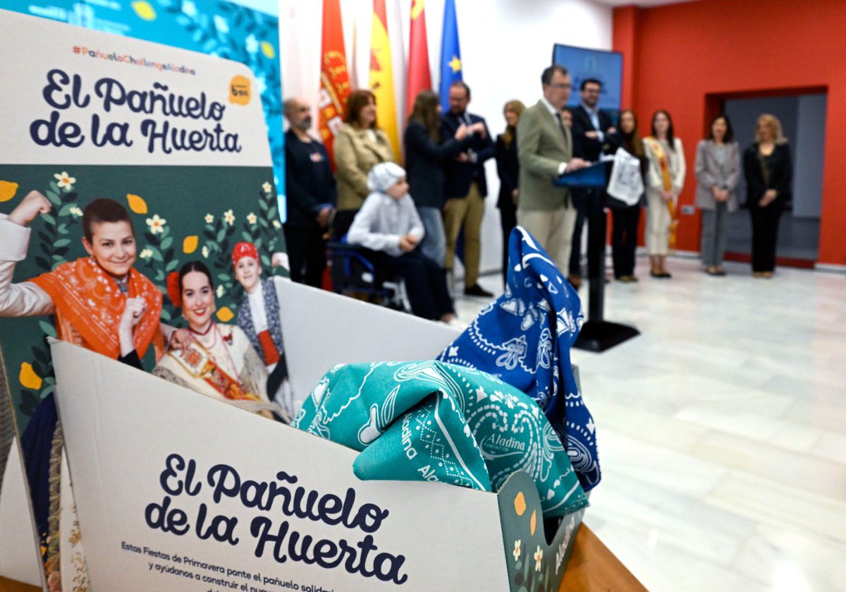 📸Los murcianos podrán adquirir su pañuelo en El Corte Inglés, Cano&amp;Cánovas; en los restaurantes ABadía Brasserie y Abadía Ibéricos, en las barracas durante las Fiestas de Primavera; así como en la agencia de comunicación Weekend y en la web de Aladina.
