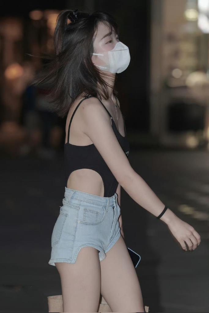 foxbabyG's tweet photo. 连体衣把下体都勒肿了。 https://t.co/98J4FTRXVI