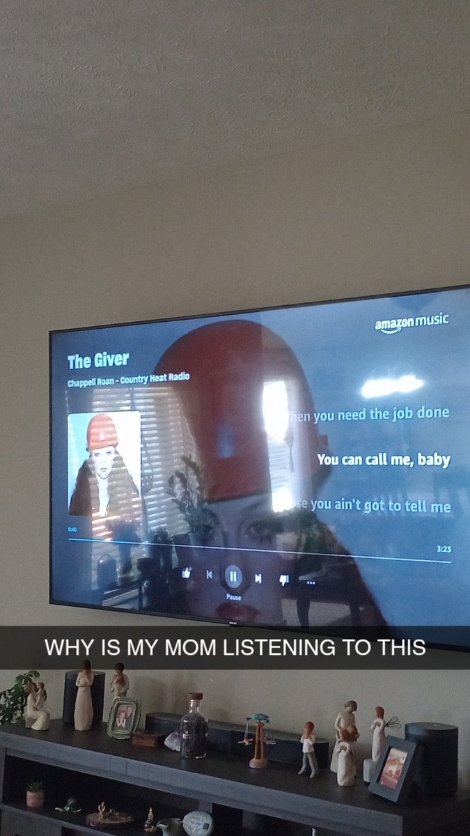 STR4PPEDINC4's tweet photo. Someone help me my mom is listening to Chappell Roan now how do I make the most of this https://t.co/f2fKietxcA