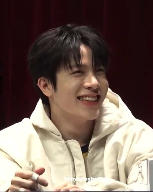 Aung98's tweet photo. สิ่งที่ไม่ควรหายไป : รอยยิ้มจองฮวาน https://t.co/JiQaVJBdAC