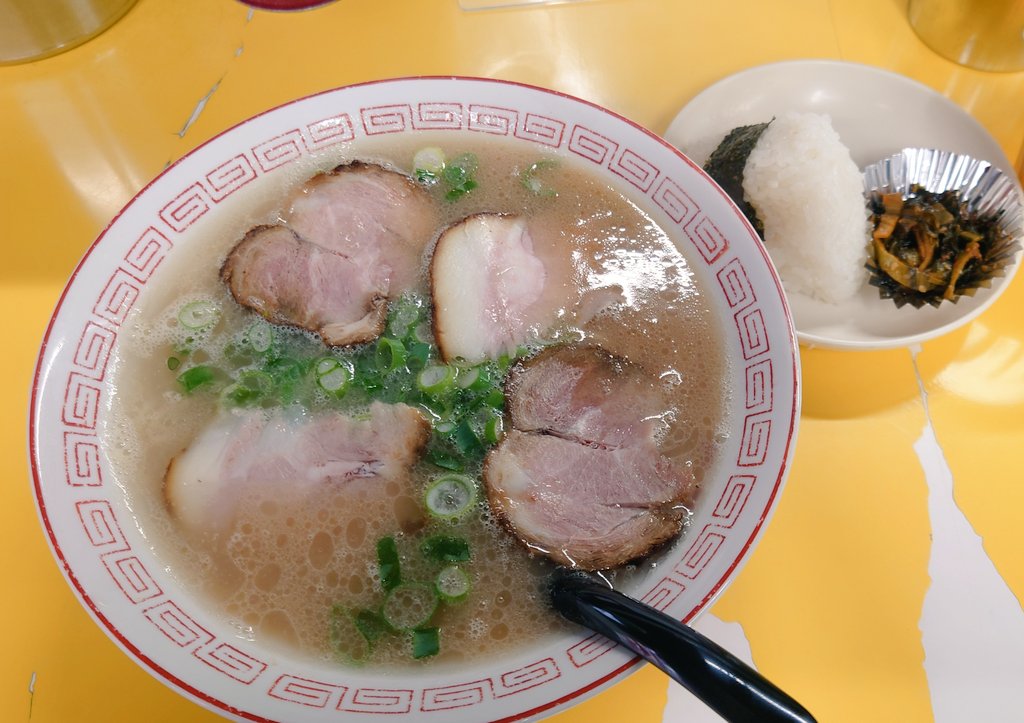 higuchi_to_Hi's tweet photo. 長浜一番　チャーシュー麺
ひろしま亭　なんもかんも焼(えびいか豚)
ラーメン政　あご塩とんこつラーメン
うまかもん亭　ちゃんぽんランチセット https://t.co/n9r98YjWxv