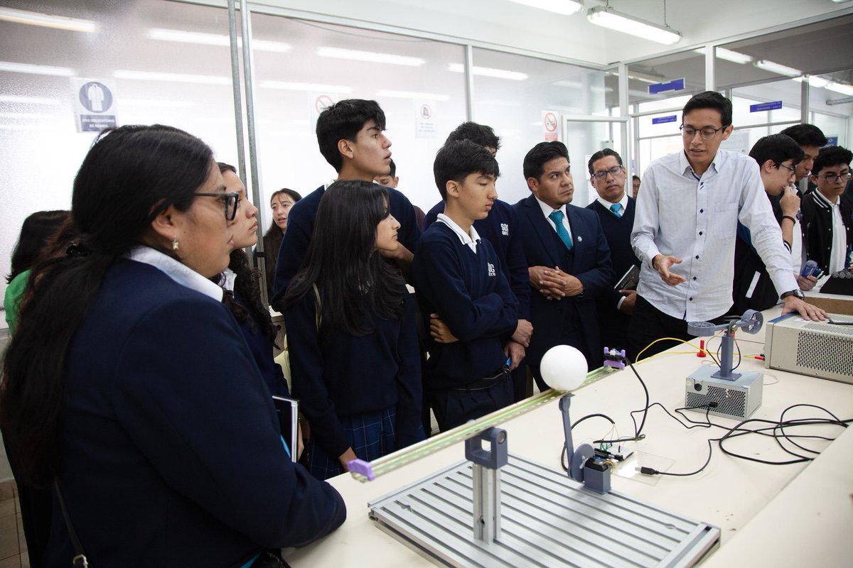 🤖 💡 Celebramos el Arduino Day UTE 2025 con charlas, workshops, exhibición de proyectos innovadores y combate de robots. 
🔎 Conoce más: bit.ly/4iYLapn