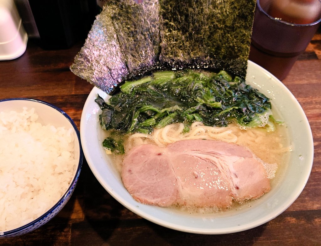 higuchi_to_Hi's tweet photo. 長浜一番　チャーシュー麺
ひろしま亭　なんもかんも焼(えびいか豚)
ラーメン政　あご塩とんこつラーメン
うまかもん亭　ちゃんぽんランチセット https://t.co/n9r98YjWxv