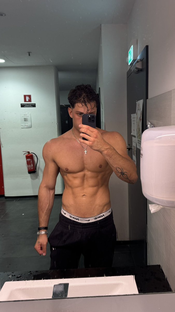 Alphaivanos's tweet photo. Gym and showering done. My cashcock is hard and ready to rape your cashpussy.🤑💰
Get sending fags.

#cashslave #findommaster #alphamasters #alphasandfags https://t.co/5F4IGk3Vb0