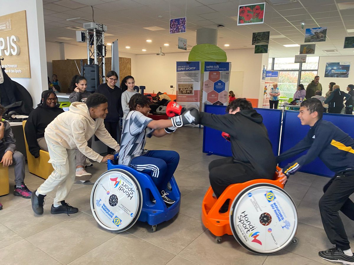 departement13's tweet photo. 🏅 À la découverte d'un #sport #inclusif
À la suite de la Journée nationale du sport et du #handicap, nous avons organisé à notre #MPJS de #Marseille un grand événement dédié au sport inclusif où 225 participants ont pu voir le handicap autrement via de nombreux ateliers. https://t.co/sPTpJlrjeL
