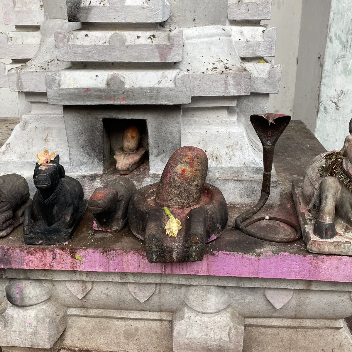 This is the leaning Huma Bimaleswar Temple, some 40 kms from Sambalpur. The tilt remains unexplained. Even the small Lingas have tilted. Possibly the only leaning temple in India.
