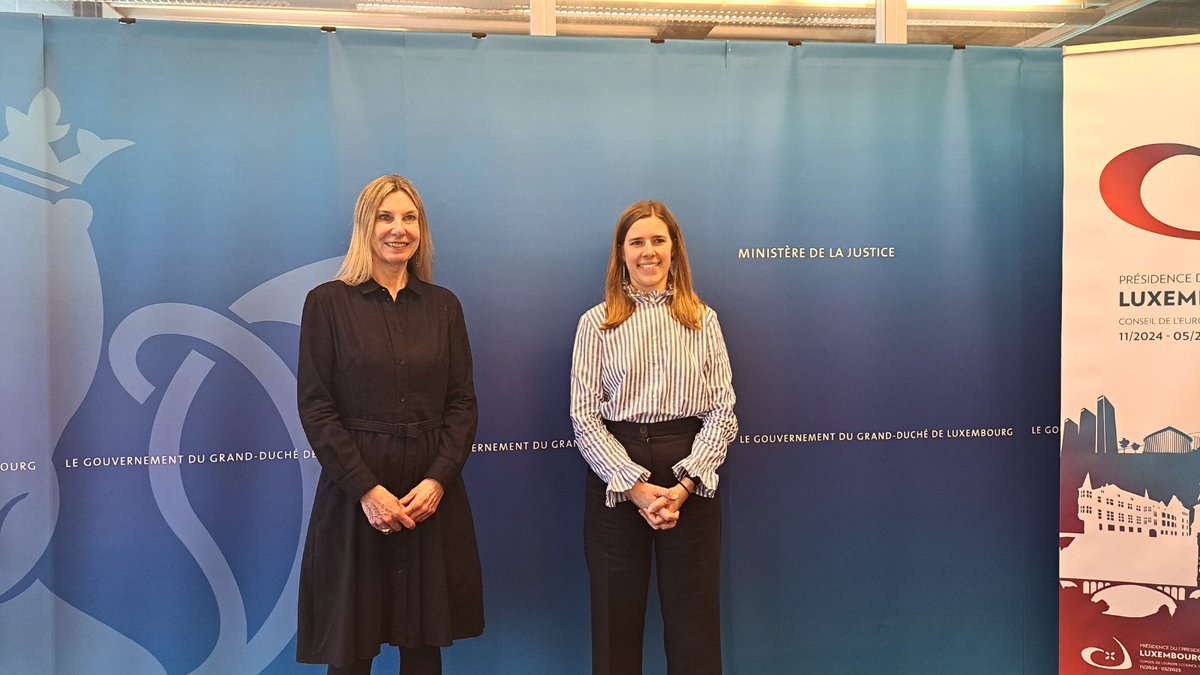 UE_Luxembourg's tweet photo. La coordinatrice 🇪🇺 de la lutte contre la #TraiteHumaine @DianeSchmittEU, a rencontré la 🇱🇺 Ministre de la Justice Elisabeth Margue pour discuter des développements récents. Atteinte à la dignité humaine, elle nécessite une collaboration entre police, justice et États membres. https://t.co/XfXCVYmehG