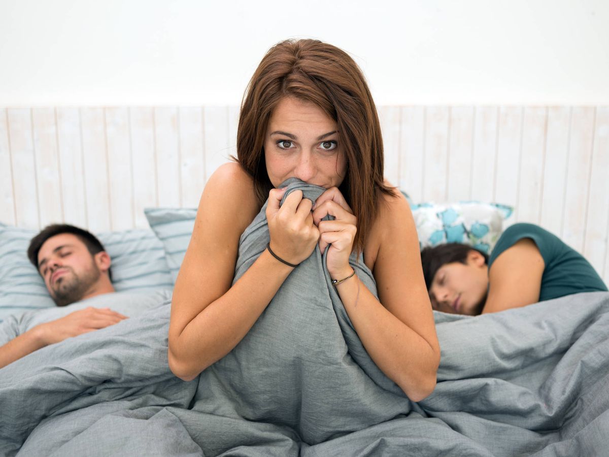 El hombre dbe estar dispuesto

A devorar sus prejuicios

A disfrutar d los vicios

D los deseos previstos
.
Dedicar su atención

Desnvolver las entrañas

D los deseos q engañan

Ante los otros con mañas
.
Por eso cuando los sepas

Procura siempre cumplir

Lo q t pida hasta el fin