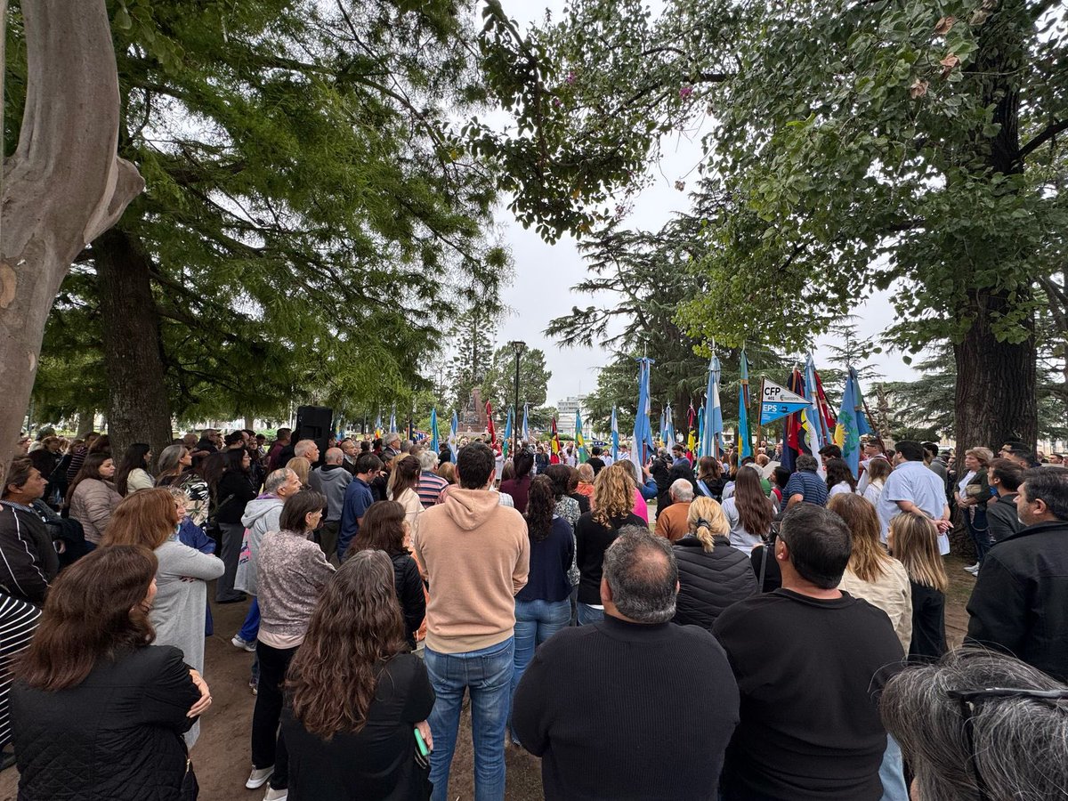 Estuve en el acto por los 49 años de la última dictadura militar.

Seguimos diciendo #Nuncamas y comprometidos a trabajar con Memoria por la verdad y la justicia