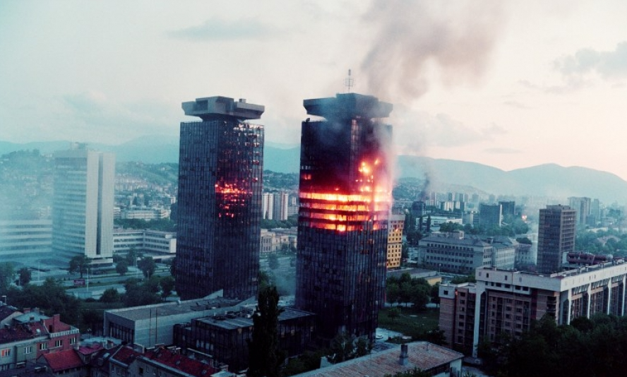 Srbi, ne zaboravite nikad zasto vas je NATO bombardovao!
Poceli ste 4 rata i podcinili 2 genocida uz hajku "Slobo, slobodo!" Ne zaboravite Batajnicu, Kosovsku Mitrovicu, Vukovar, Dubrovnik, opsadu Sarajeva, Srebrenicu, koncentracione logore sirom Bosne i Hercegovine, Prijedor,