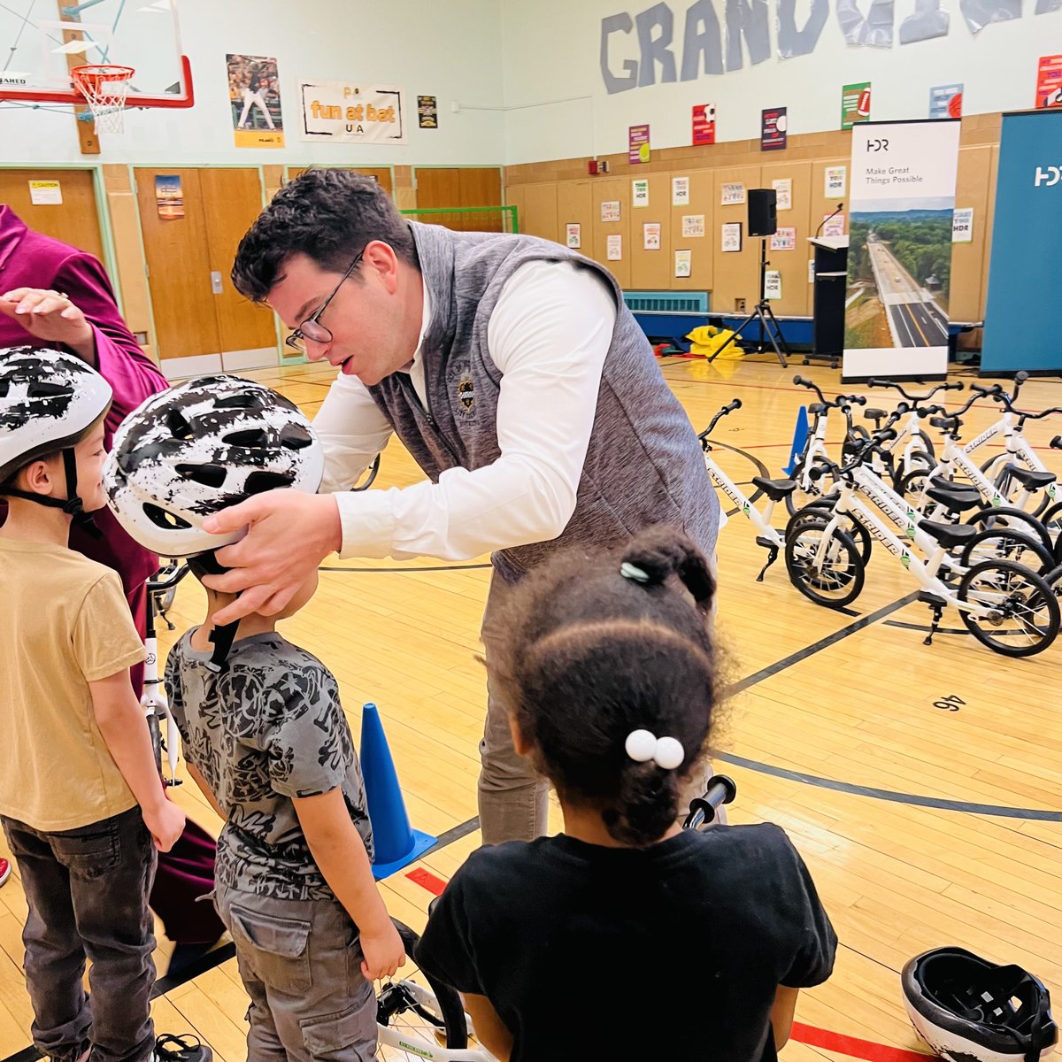 PGHDistrict3's tweet image. What better way to spend a Thursday than with @PPSnews Grandview Elementary students! Thank you to the HDR Foundation for their generous donation of 24 bikes. @AllKidsBike can now implement their awesome Learn-To-Ride program. CM Charland can't wait to ride with them, one day!