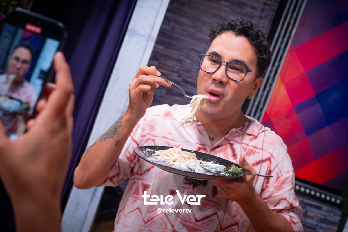 televertv's tweet photo. ¡Sintoniza “Vuelve a la Vida”, el programa de revista líder del sureste mexicano! 🎉 Disfruta de moda, cocina, espectáculos y más, de lunes a viernes a las 9:00 a.m. por Televertv. 

¡no te lo puedes perder! 🌟 

#VuelveALaVida #Telever #EntretenimientoMatutino https://t.co/XTE0XjocWW