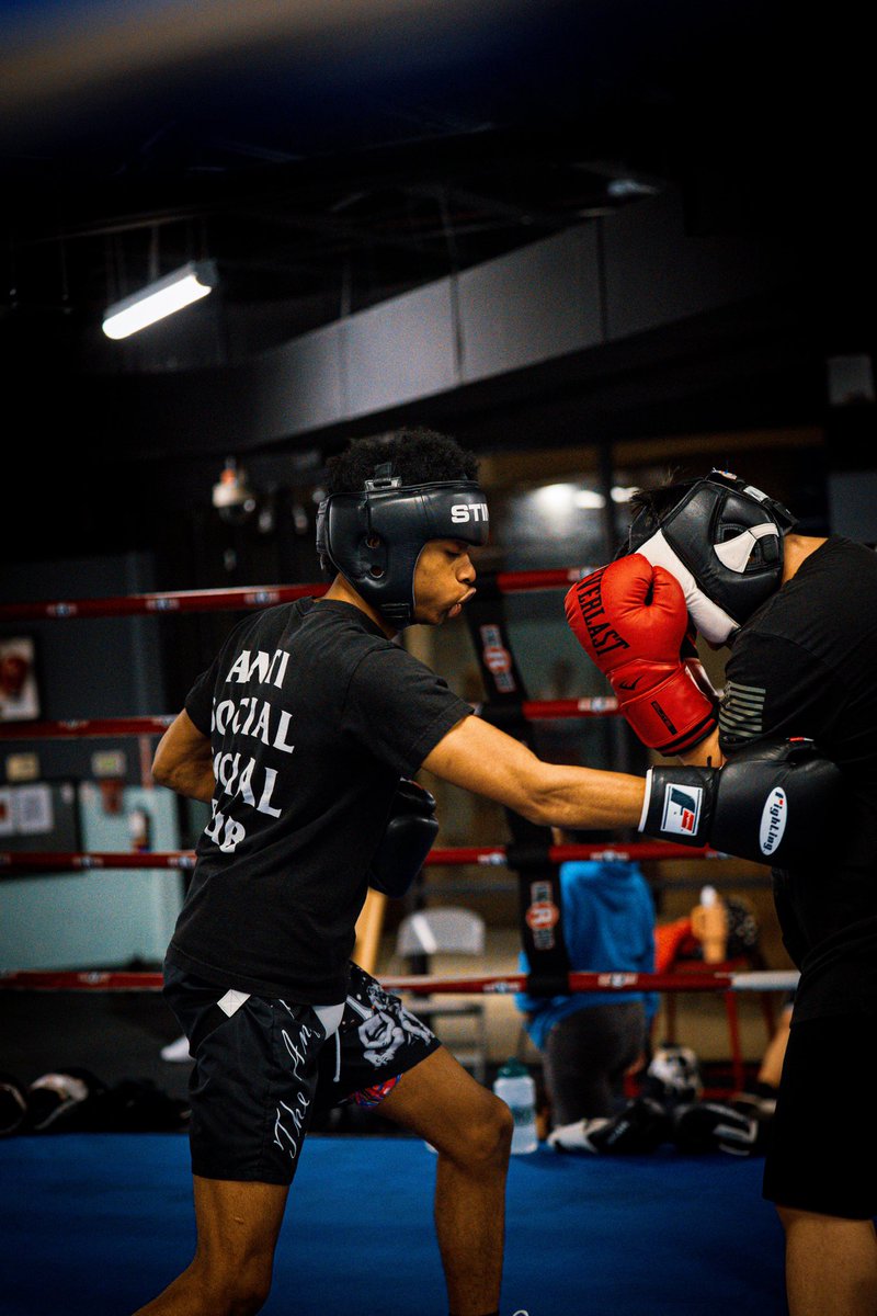 Khitheboxer's tweet photo. 💪🏿💪🏿💪🏿💪🏿 #mekhidavis #boxing #blowthisup https://t.co/LAIsyzfJxE