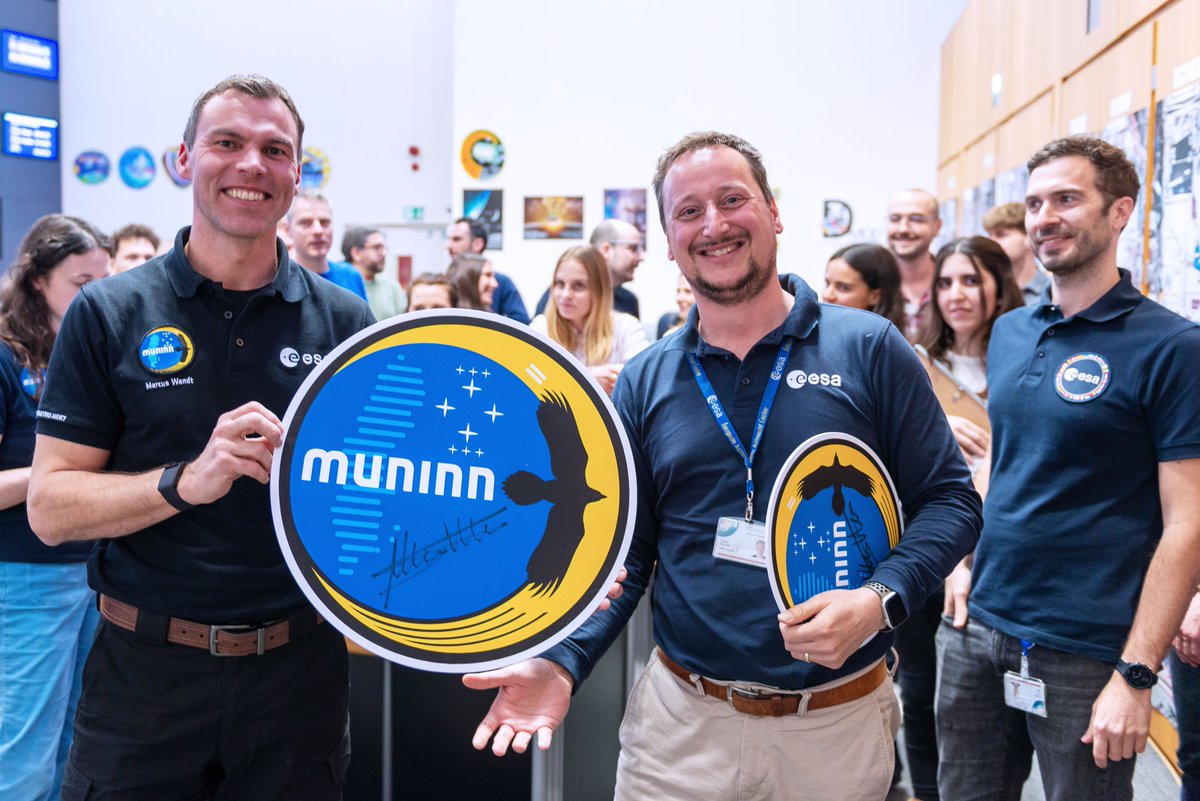 astro_marcus's tweet image. Back at #ESA #ColombusControlCentre in Munich for a plaque-hanging ceremony for my #Muninn and Ax-3 mission, a data/results compilation from an operational perspective and an operational knowledge transfer with the Ax-4 mission #Ignis.
1. Signed Muninn plaque
2. Hanging the…