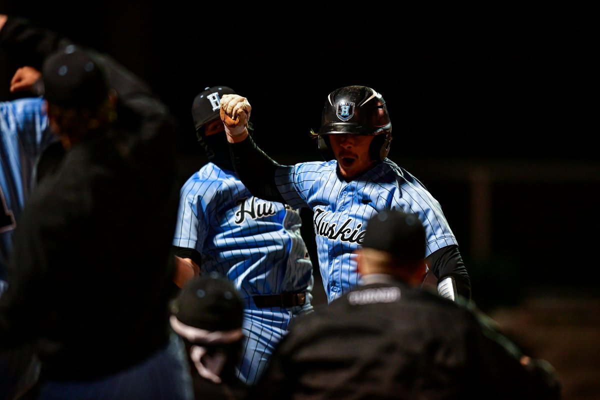 andrewtsimonson's tweet photo. Helena tamed Pelham’s hot bats to sweep the area series ahead of a dramatic win over Opelika.

Photos by @JrainFromAl &amp; Story: https://t.co/SEP0iDPgLo https://t.co/QRUi2JxgLd