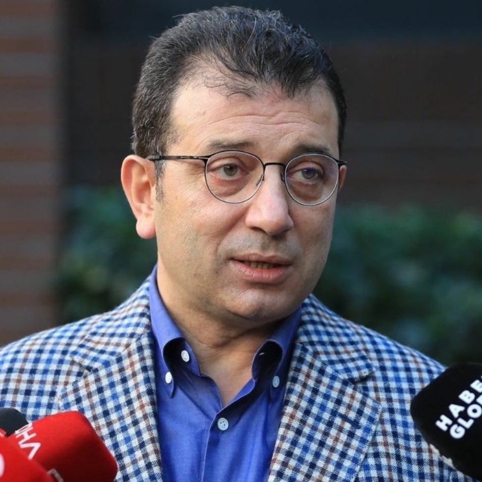 #SONDAKİKA Ekrem İmamoğlu: 

"Saraçhane'de çeşitli siyasi bayraklar değil, sadece Türk Bayrağı olmalıdır."
