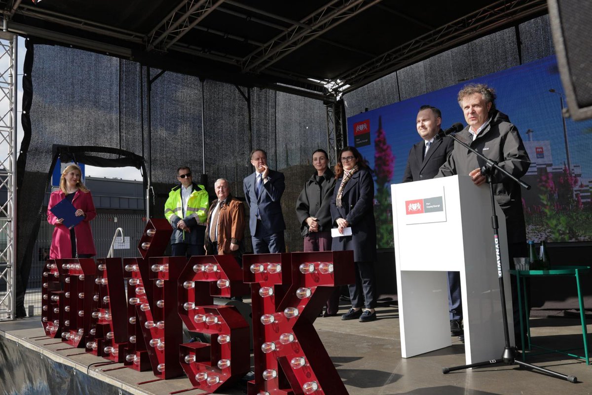 MFIPR_GOV_PL's tweet image. 2⃣7⃣1⃣ mln zł - tyle wynosi dofinansowanie z #POIŚ 2014-2020 budowy nowoczesnego zakładu termicznego przekształcania odpadów w #Gdańsk.
✅ W uroczystości uruchomienia inwestycji, której całkowita wartość to 812 mln zł, uczestniczyli wiceministrowie @KarnowskiSopot i