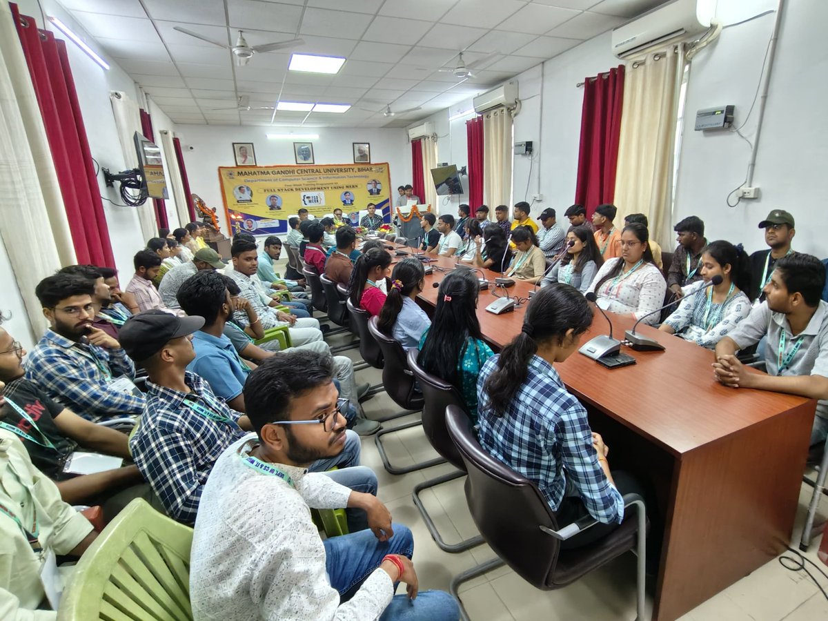 Department of CS&amp;IT has launched a 4-week MERN-based full-stack development training program with the blessings of our Hon'ble VC <a href="/sanjaychanakya/">Sanjay Srivastava</a> . We are grateful for his congratulatory remarks and encouragement to innovate and develop cutting-edge technologies. <a href="/EduMinOfIndia/">Ministry of Education</a>