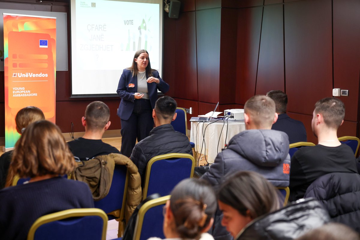EUinAlbania's tweet image. ✅ The #IDecide meetings kicked off in Fier 🇦🇱!

The Young European Ambassadors 🇪🇺 met with young people from Fier to discuss the importance of participating in elections and how they can encourage their peers to vote on May 11th.

Together, they shared ideas on how young people